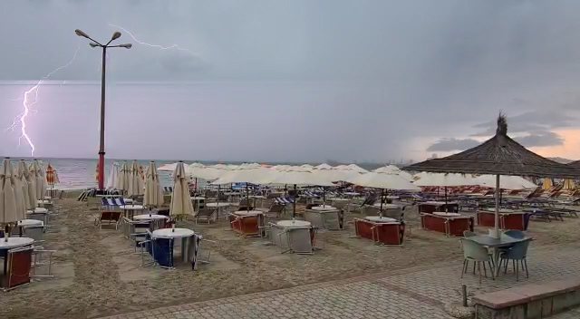 Shiu largoi pushuesit, plazhe bosh në bregdetin shqiptar