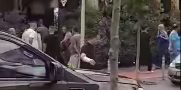 Ngjarje si në filma: I dyshuari për vrasjen në Klinë grabiti një veturë në mes të rrugës dhe u arratis