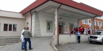 Vrasja në Skenderaj, njëri nga të plagosurit po “lufton” me jetën, gjendja e tij është kritike