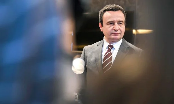Avokati Vasiç e dorëzon kërkesën në Qeveri që Kurti të dëshmojë pro Milenkoviq-it, i dyshuar për krime lufte