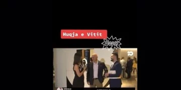 Situatë e pakëndshme, pamje kur gazetarët e ngatërrojnë me Blendi Fevziun, Ardian Gjini e kalon me humor