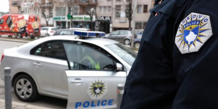 E rëndë: Arrestohet djali kosovar, rrahu babain dhe nënën