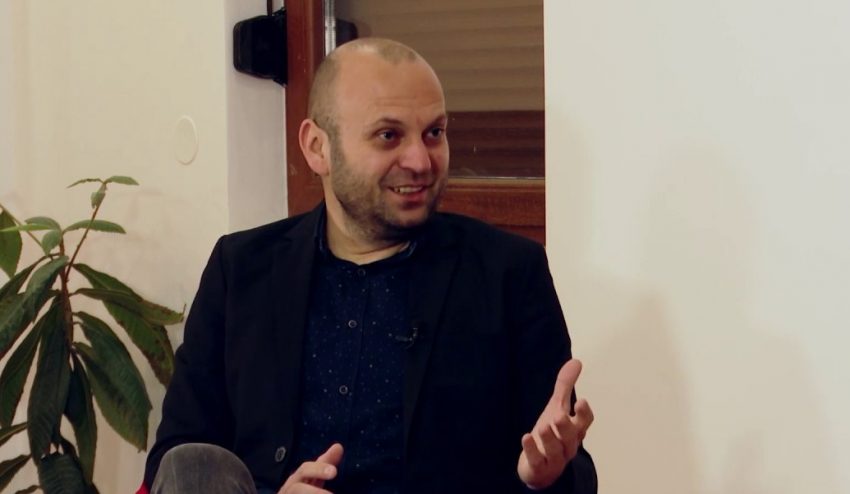 Mushkolaj, deputetëve të VV-së: Hipokrita, ku jeni që s’po iu dëgjohet zëri për arrestimin e shokut tuaj me drogë