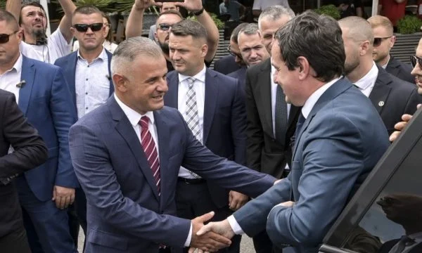 E thirrën në stacionin policor për të dhënë deklaratë pas vizitës së Kurtit, kryetari i Çairit: Kallëzimet janë të ndikuara politikisht