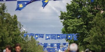 37.7 për qind e të rinjve synojnë të largohen nga Kosova