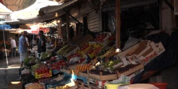 Shtrenjtohen çmimet, ankohen qytetarët, shitësit e prodhuesit ia hedhin fajin njëri-tjetrit