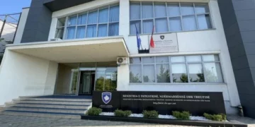 Këta janë dy zyrtarët e MINT-it që u arrestuan për aferën e rezervave shtetërore