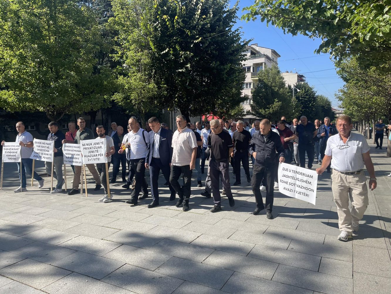 Protestojnë punëtorët e sigurimit fizik të KEK-ut