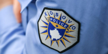 Krimet Ekonomike zbarkojnë në Suharekë, arrestojnë dy të dyshuar për keqpërdorim pozite dhe mashtrim me prokurim publik