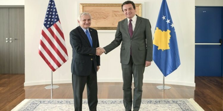 Kurti takohet me senatorin amerikan, diskutojnë për raportet Kosovë-SHBA
