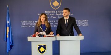 Zëvendësministri i Arsimit jep detaje: Çmimet e librave do shtypen në kopertinë, aplikimi përmes e-Kosova