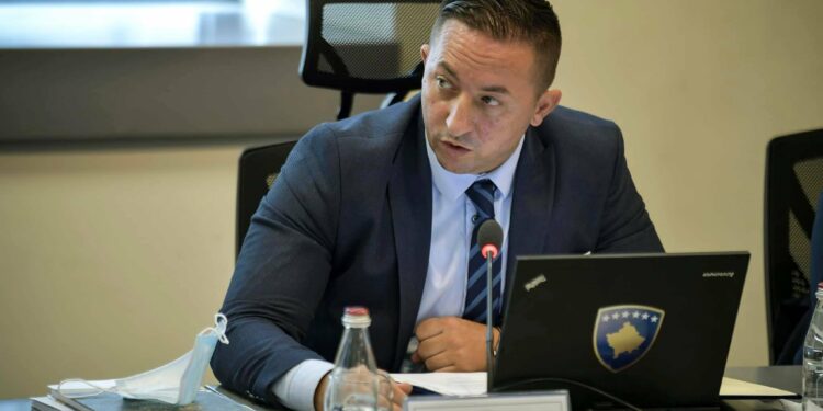 Mehaj insiston se u dorëhoq për arsye familjare, e lavdëron ministrin e ri të mbrojtjes