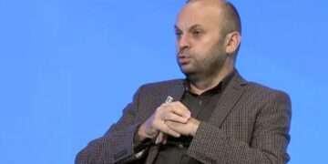 Mushkolaj pyet: Pse e angazhoi Ridvanin ministrja Hajdari, kush është ai dhe pse pikërisht atë?