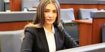 Ariana Musliu-Shoshi e PDK-së për blerjen e librave përmes eKosova: Marre, mjerim, fundosje