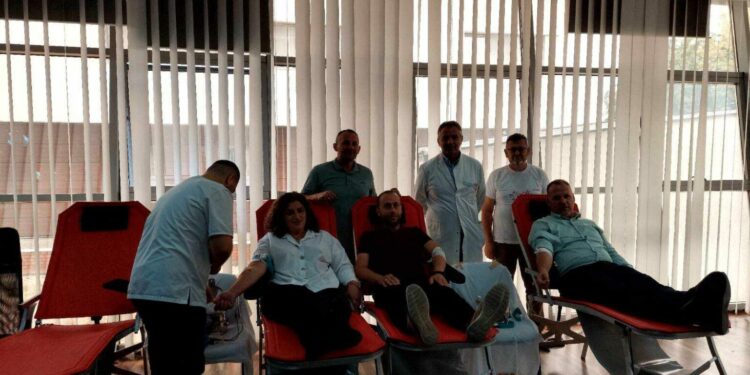 Shpëtimtarë edhe në forma tjera, policët e Kosovës dhurojnë 417 doza gjak në aksion vullnetar