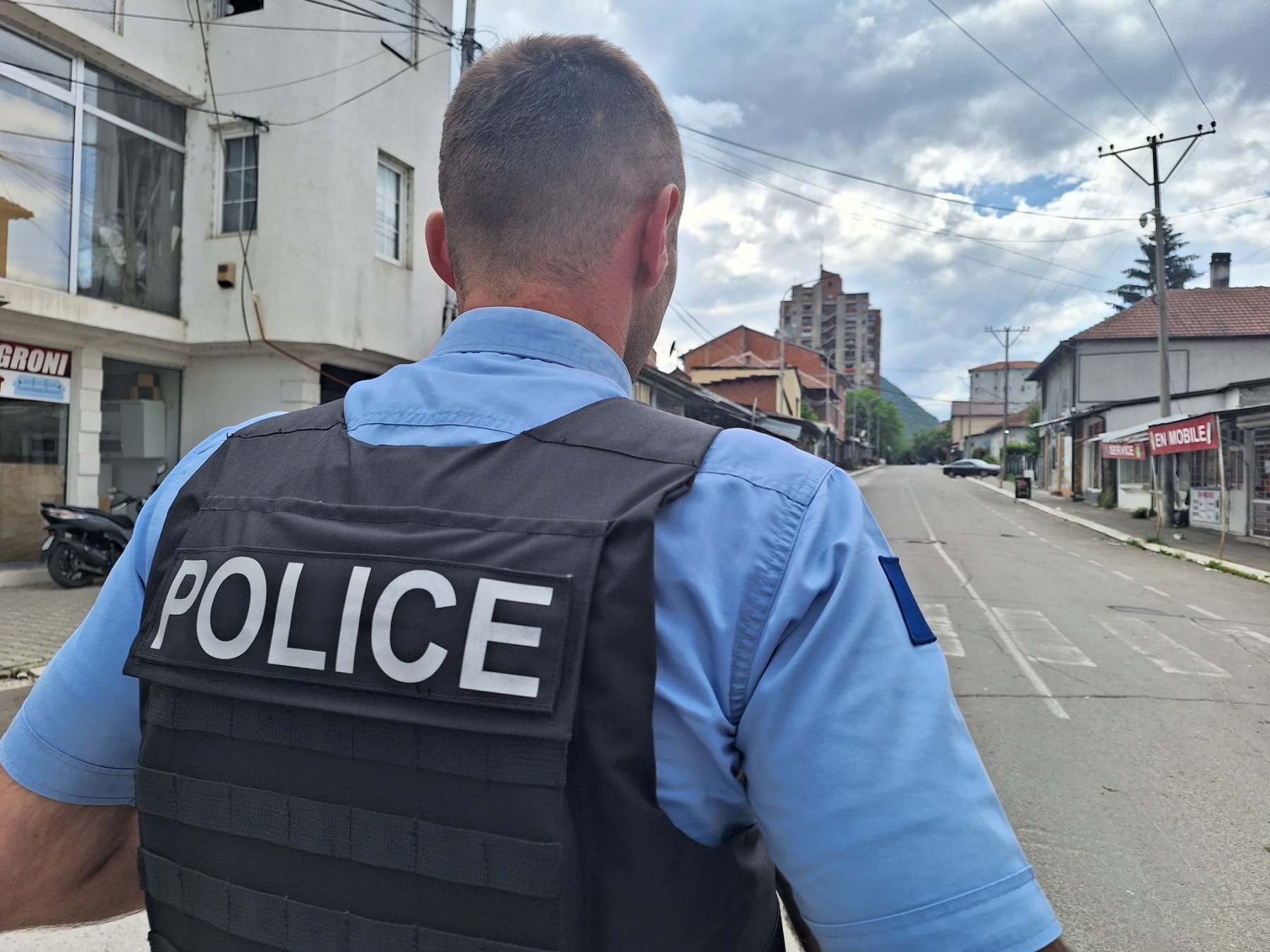 Gjatë punimeve pa leje u dëmtohen shtëpitë, banorët e Skënderajit ankohen në Polici