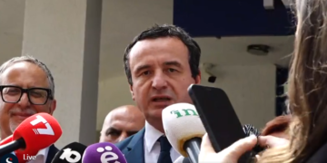 Kurti nervozohet dhe refuzon të flasë për ish-pjesëtarin e ushtrisë kriminale të Serbisë që e emëroi zv/ministër