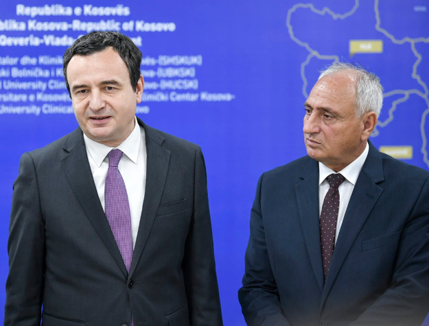 Jep dorëheqje drejtori i Auditimit në SHSKUK të cilit iu dogjën dy vetura vitin e kaluar