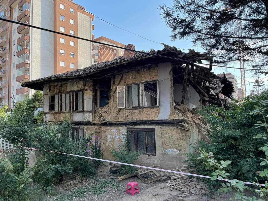 RrOK i del në mbrojtje shtëpisë së familjes Koroglu: Të ndërmirren hapa të menjëhershëm dhe konkret drejt riparimit të dëmit të shkaktuar