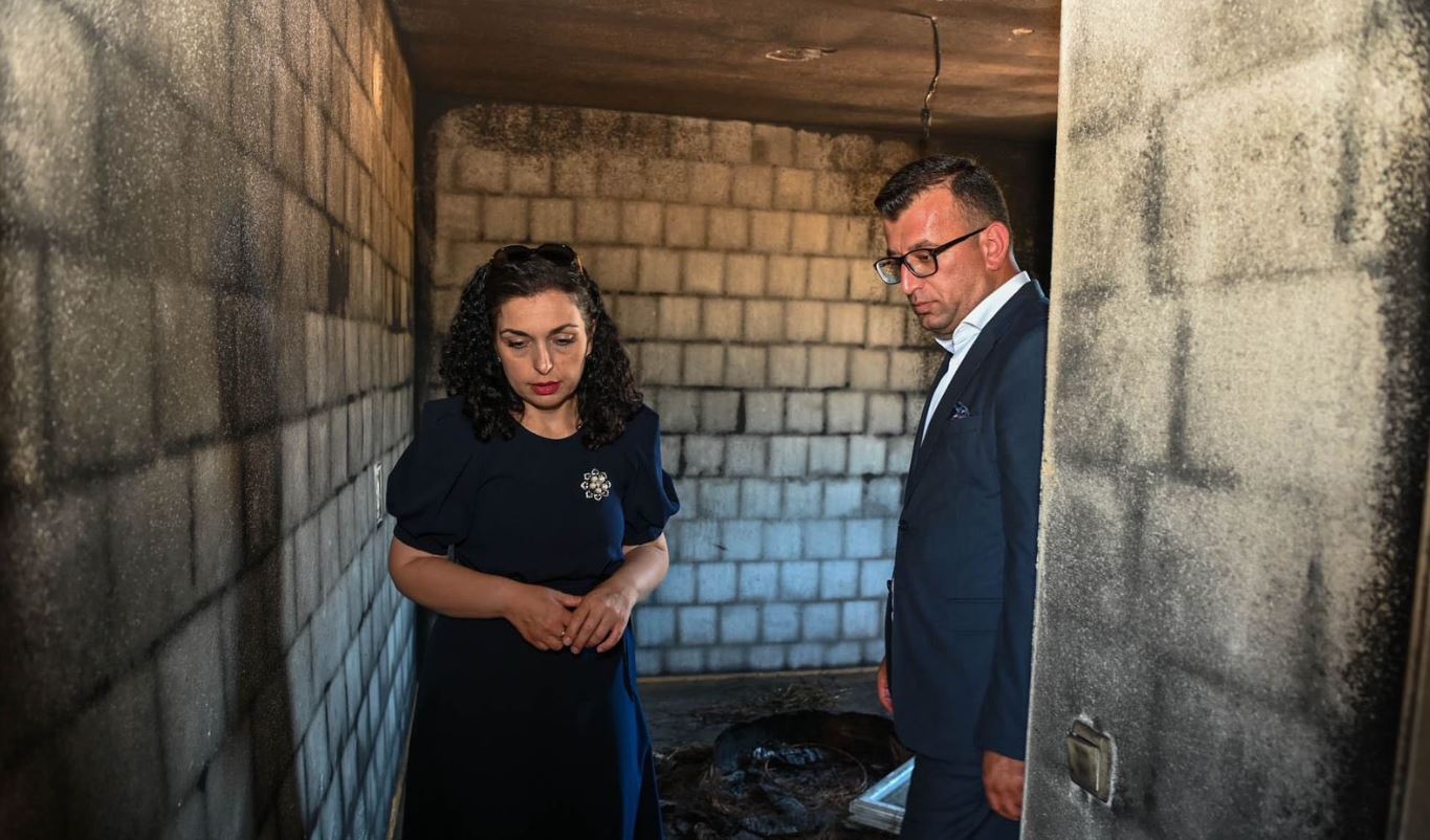 Osmani viziton shtëpinë e djegur të familjes Joziq: Akt i papranueshëm, akt kundër Republikës sonë!