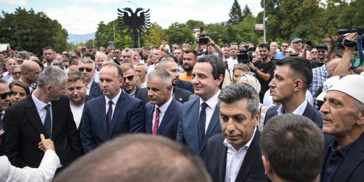 Kurti viziton Komunën e Çairit në Maqedoni të Veriut, merr pjesë në ceremoninë e emërtimit të rrugës “Adem Demaçi”