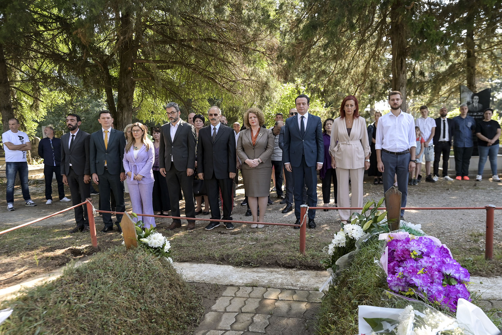 Kurti bëri homazhe te varret e dëshmorëve Elton Zherka dhe Përmet Vula