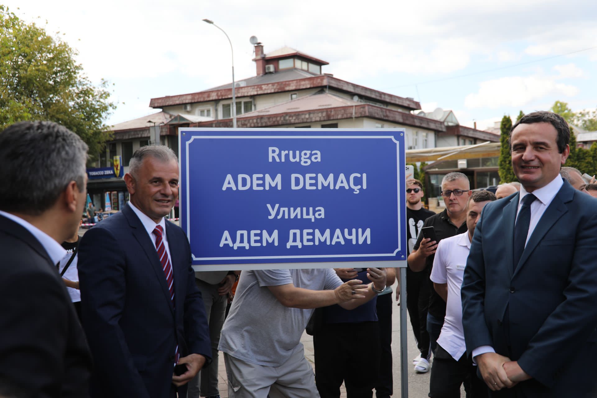 Përurohet rruga “Adem Demaçi” në Çair