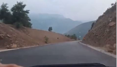 Live në Facebook i riu bën aksident në rrugën e Arbërit: Oj nanë bre (VIDEO)