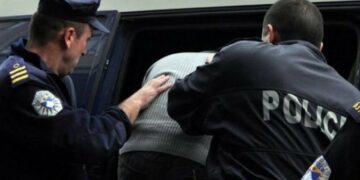 Policia konfirmon lajmin e Veriu.info: Arrestohen 3 persona në Mitrovicë, shkak nxjerrja e dokumente më të dhëna të rrejshme