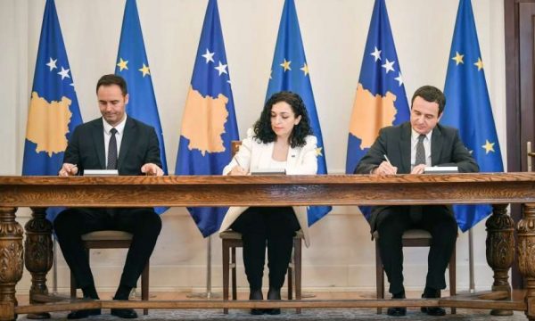Sot bëhen bashkë Osmani, Konjufca e Kurti: Marrin pjesë në shënimin e Ditës Ndërkombëtare të të Zhdukurve