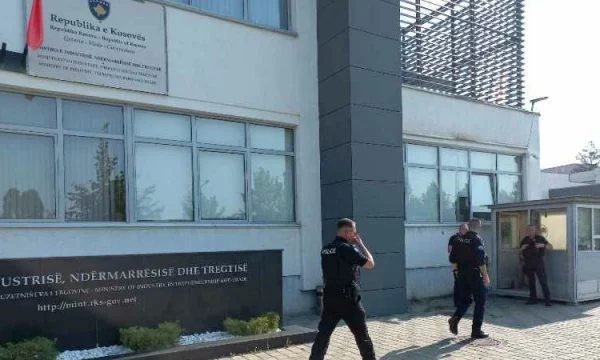 Rezervat e shtetit, Ministria e Rozeta Hajdarit bën të ditur emrin e Prokurorit që ia arrestoi dy zyrtarë