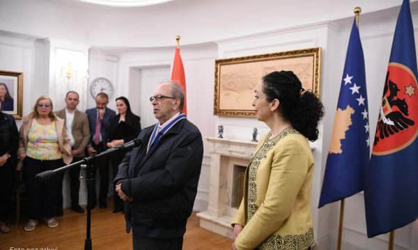 Presidentja Osmani dekreton dhënien e nënshtetësisë së Kosovës për shkrimtarin Ismail Kadare