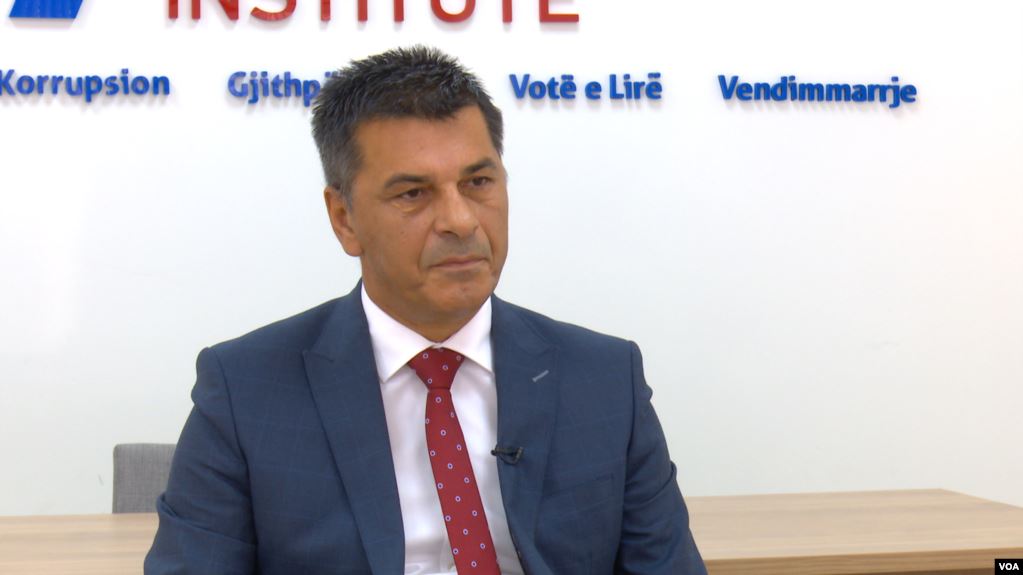 Kryeziu ish-ministrat Latifi e Mehaj i quan turist sezonal