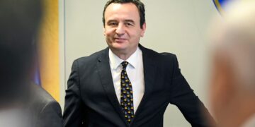 Kurti e ‘thumbon’ Ramën nga takimi me mërgimtarët: Po e shënojmë përvjetorin e “Ballkonit të hapur”
