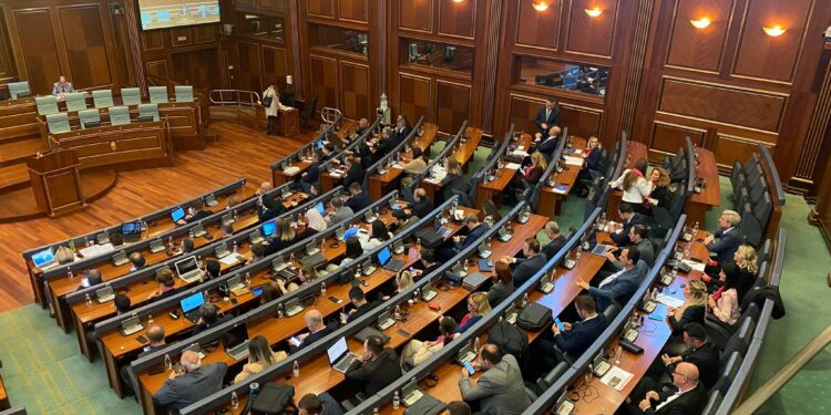 Opozita tregohet pasive në Kuvend, parashtruan vetëm 68 pyetje parlamentare