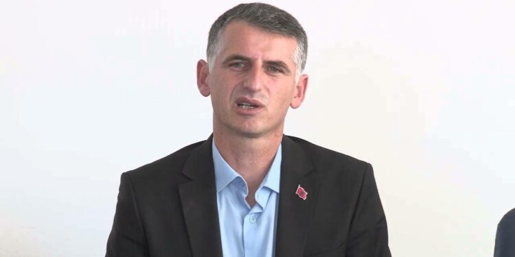 Durmishi shpjegon rastin e “Pick-up” në mirëmbajtjen e rrugëve – thotë se i kanë ndryshuar rrënjësisht kontratat e mëhershme