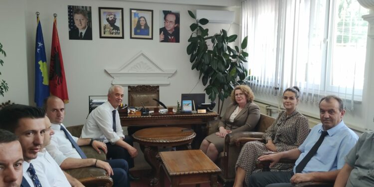 Hajdari takohet me kryetarin e Dragashit, diskutojnë për projektet në zhvillimin ekonomik e në veçanti për turizmin