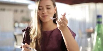 Pesë ushqime për tretje më të mirë dhe zorrë më të shëndetshme