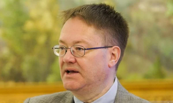 Abbott shprehet i shqetësuar me dorëheqjet e policëve serbë