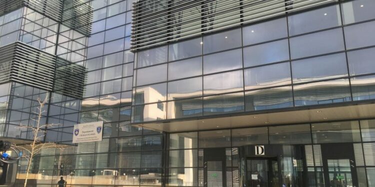 Ekspertët: Qasja kritike ndaj Prokurorisë e gjykatave, ndërhyrje në drejtësi