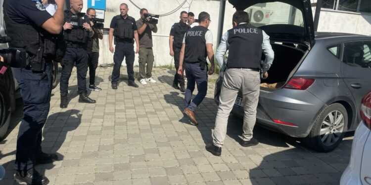 Policia merr dokumente nga MINT