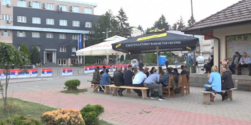 Zëvendësministri sërish në Komunën e Leposaviqit, mblidhen sërish disa serbë