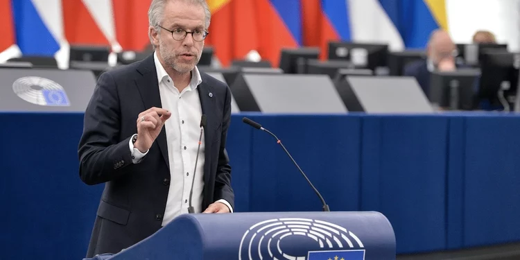 Eurodeputeti holandez: S’kemi marrë asnjë sinjal se vizat për Kosovën janë në rrezik