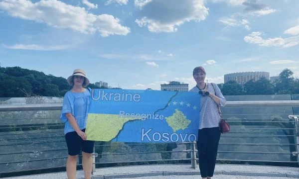 Gazetarja ukrainase kërkon njohjen e Kosovës nga Ukraina në mes të Kievit