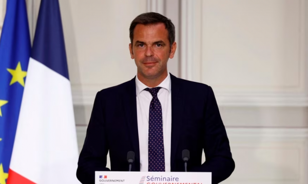 Qeveria franceze e sheh veshjen islamike në shkolla si “sulm politik”