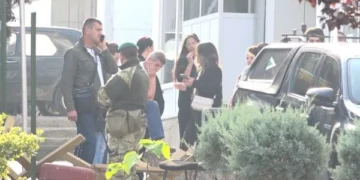 Zv.ministri Radomiroviq viziton Komunën e Leposaviqit, fishkëllehet nga serbët lokalë