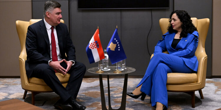 Osmani takohet me presidentin e Kroacisë, diskutuan për anëtarësimin e Kosovës në BE, NATO dhe KE