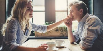 Cila ditë e javës është ideale për një takim të parë? Ekspertët e marrëdhënieve thonë se kjo ka kuptim