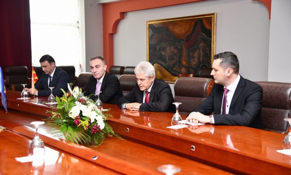 Ali Ahmeti vjen me bashkëpunëtorë në Kosovë, s’e ka në agjendë takimin me Kurtin
