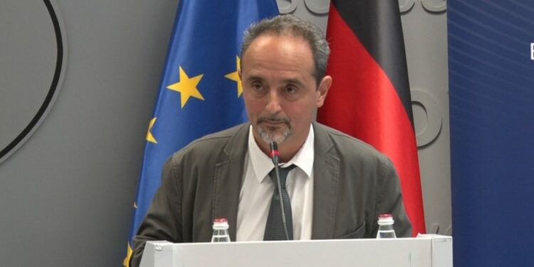 Zyrtari i BE-së: Sanksionet ndaj Kosovës janë të përkohshme dhe hap i kthyeshëm